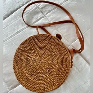 Rattan Wicker Round Crossbody Purse – Boho Chic Bag with Fabric Lining